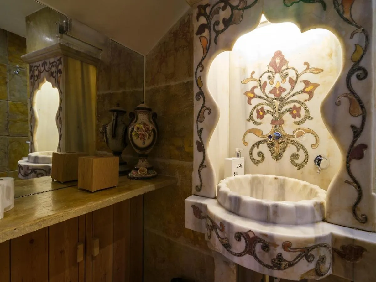 Arthaus Beirut Hotel 5*,